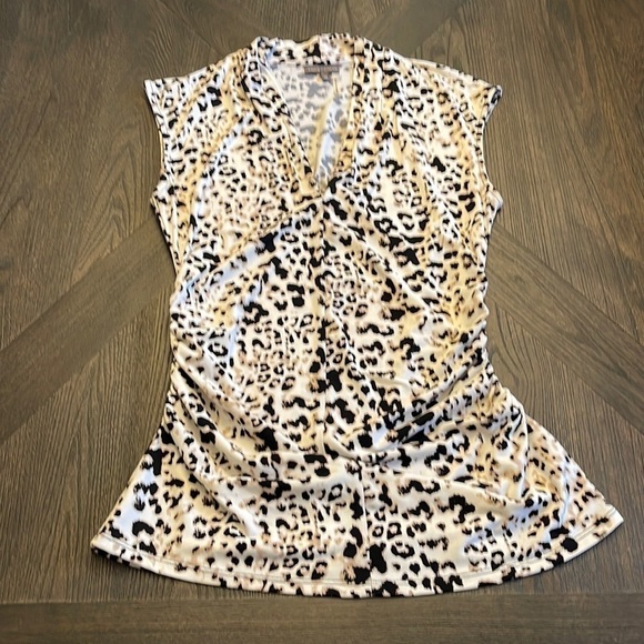 Vince Camuto Animal Print Top Size Medium - Picture 1 of 4